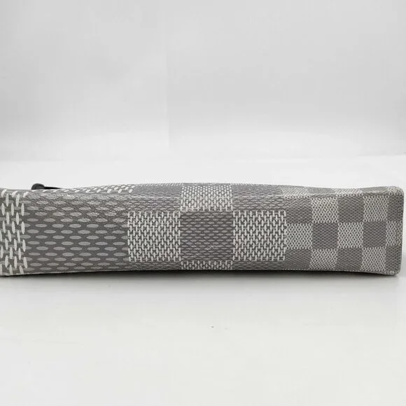 Sold✅Louis Vuitton  Damier Graphite 3D Pochette Voyage - Picture 3 of 10